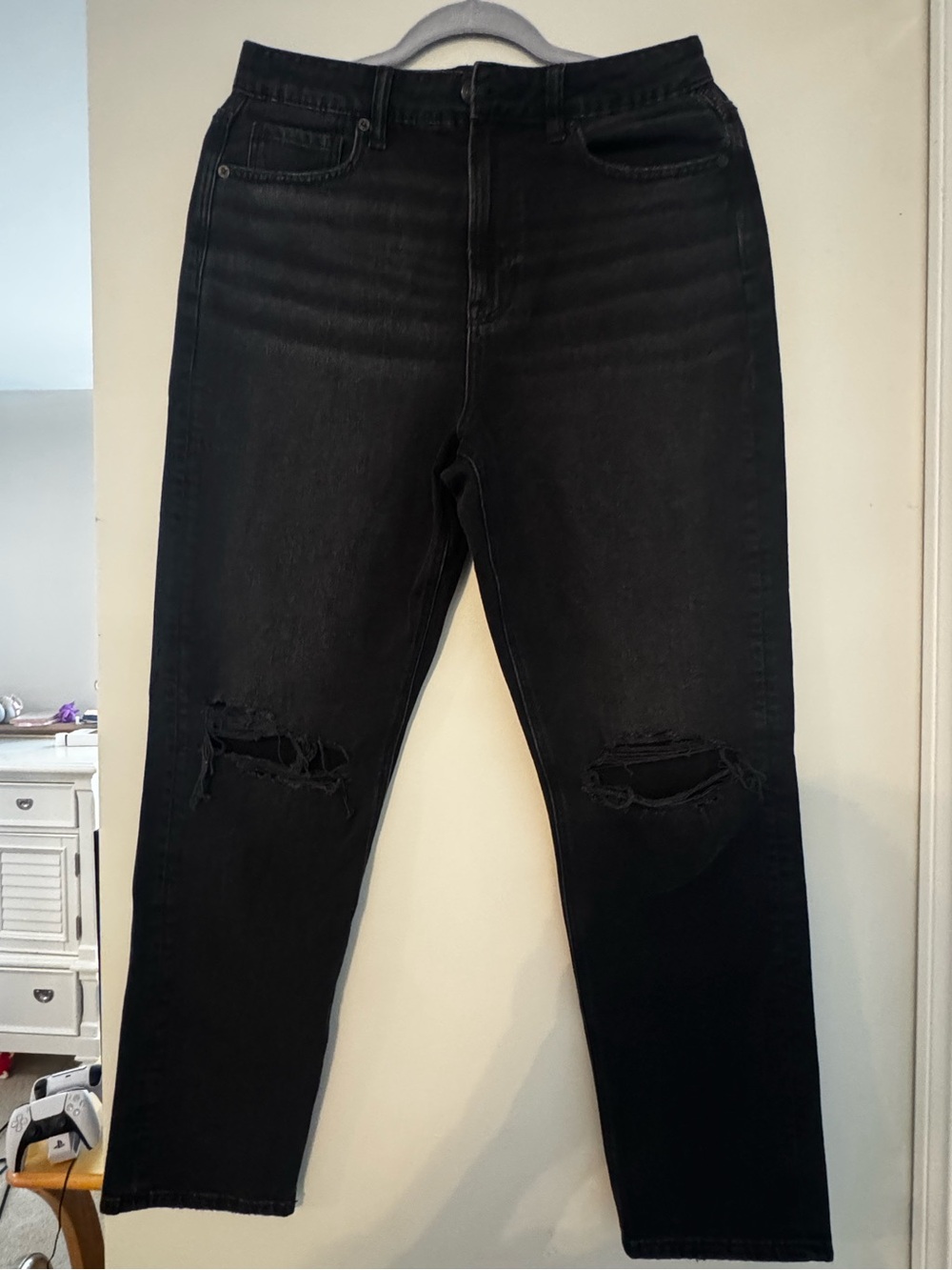 American Eagle High-Rise Black Distressed Women’s Jeans size 8